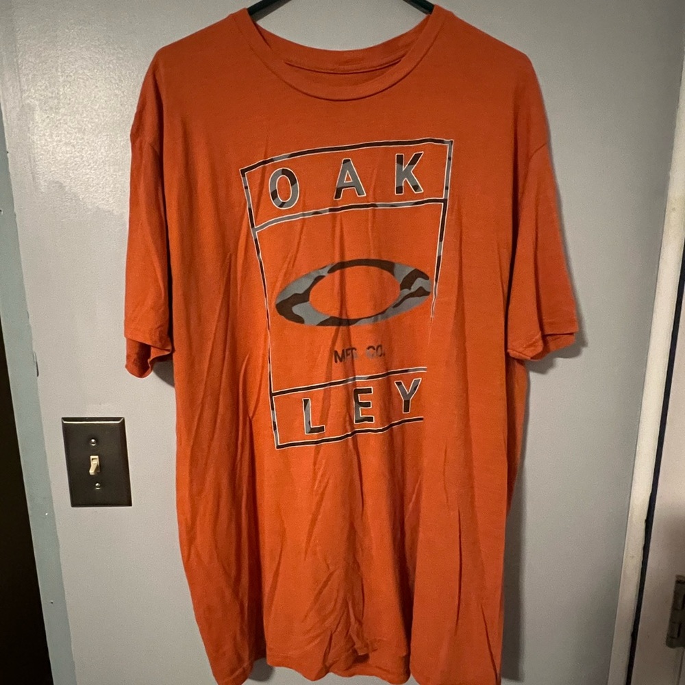 Men’s Oakley shirt size XXL